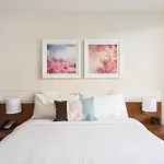 Hotel 2170 Lincoln Downtown Montreal